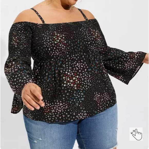 Torrid Plus Size 4 Challis Cold Shoulder Smocked Blouse Black Wild Daisy Print - Picture 1 of 6